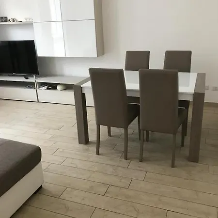Ofelia Apartment Como